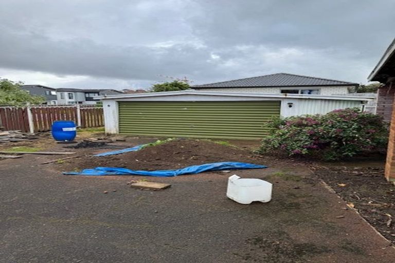 Photo of property in 2 Wells Road, Bucklands Beach, Auckland, 2012