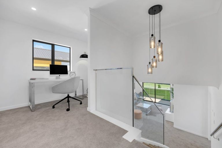 Photo of property in 14 Parkmore Drive, Rosehill, Papakura, 2113