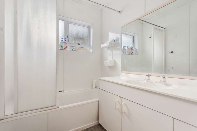 Photo of property in 5 Alma Crescent, Papakura, 2110