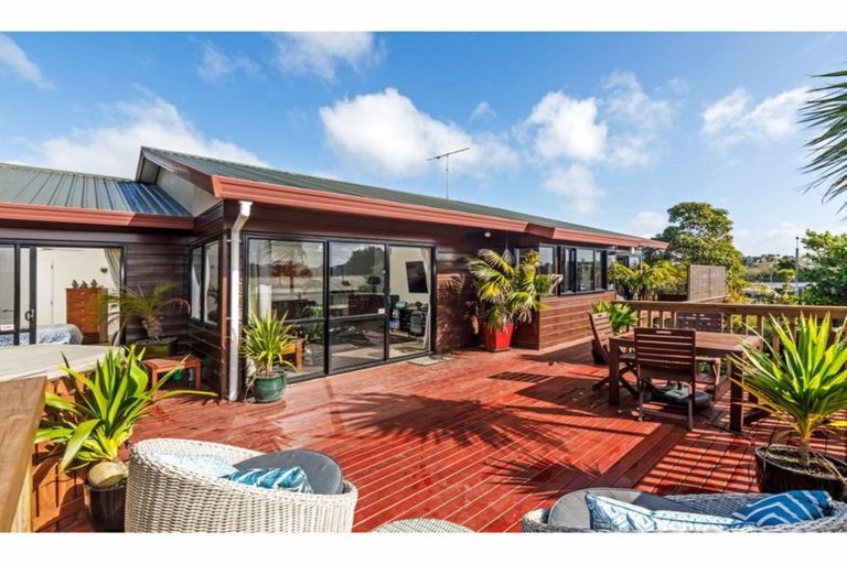 Photo of property in 9 Dobell Road, Stanmore Bay, Whangaparaoa, 0932