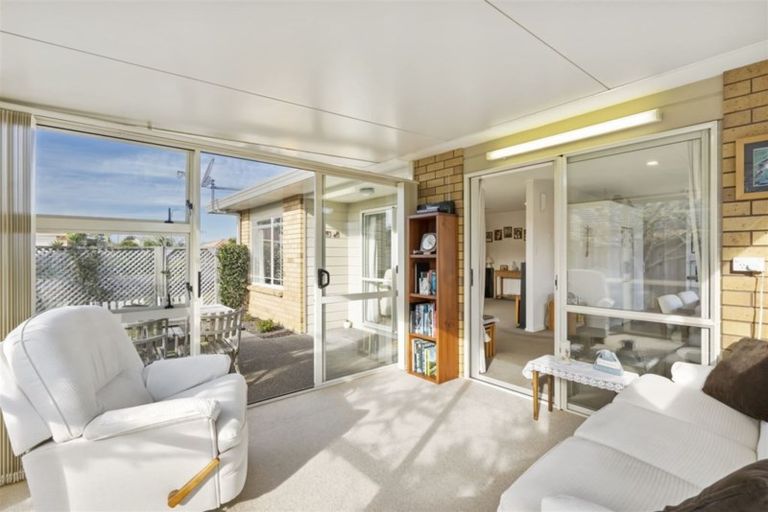 Photo of property in 156 Lakeside Drive, Orewa, 0931