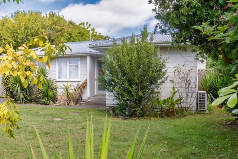 Photo of property in 74 Lipscombe Crescent, Havelock North, 4130