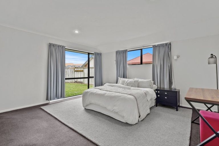 Photo of property in 10 Cleveland Heights, Kelvin Grove, Palmerston North, 4414