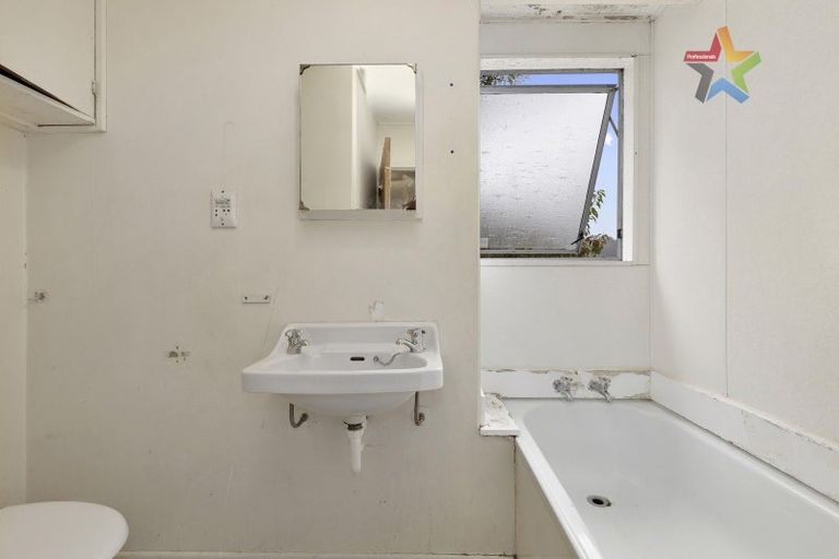 Photo of property in 8c Montgomery Crescent, Clouston Park, Upper Hutt, 5018