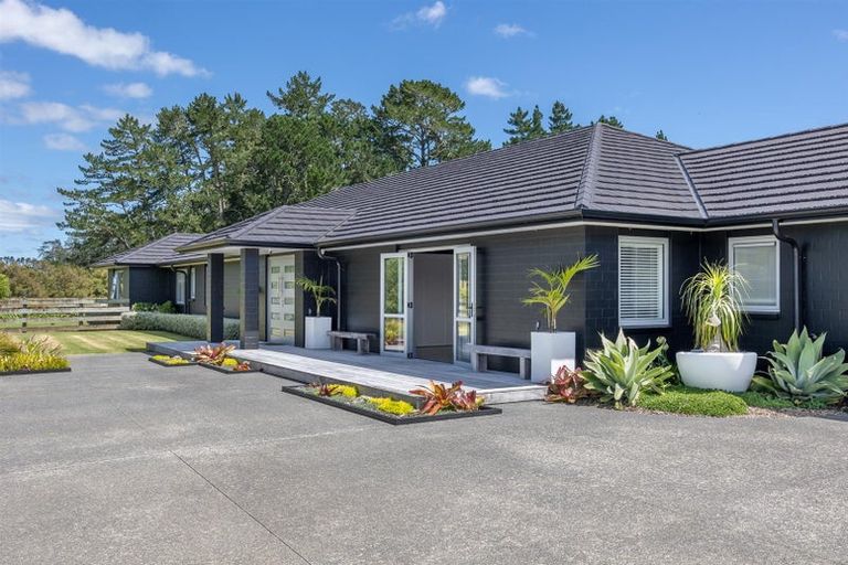 Photo of property in 583 State Highway 16, Kumeu, 0891