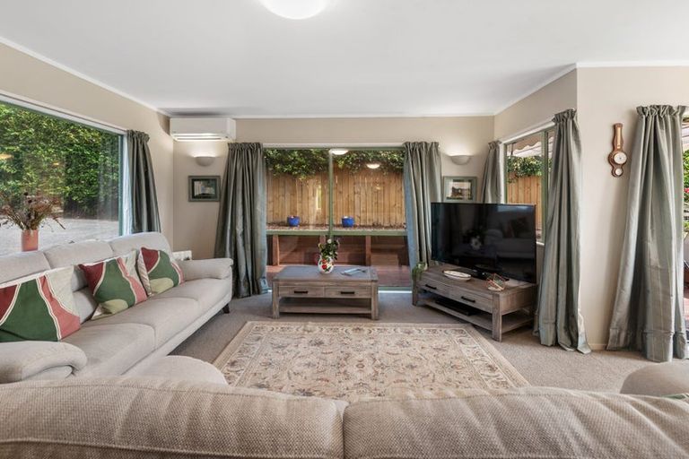 Photo of property in 2/883 East Coast Road, Northcross, Auckland, 0632