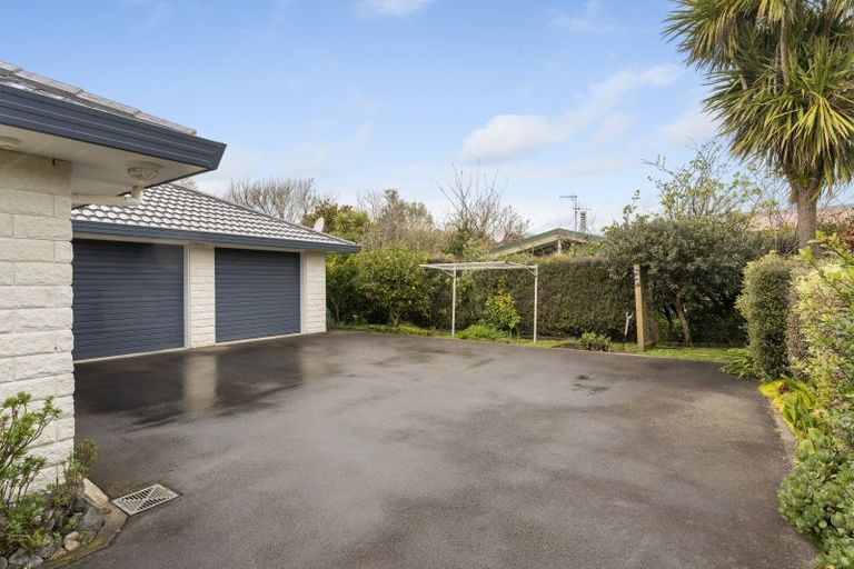 Photo of property in 14 Brookfield Place, Paraparaumu, 5032