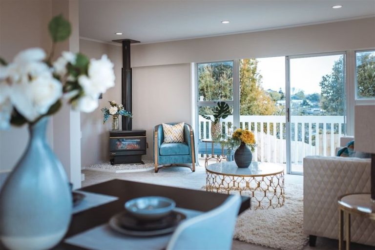 Photo of property in 31 Weatherly Road, Torbay, Auckland, 0630