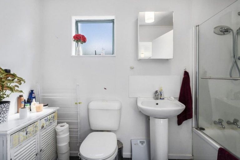 Photo of property in 13 Station Street, Woodville, 4920