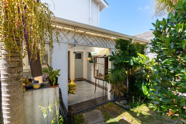 Photo of property in 18 Kilbirnie Crescent, Kilbirnie, Wellington, 6022