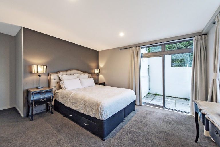 Photo of property in 2 Redcliffs View Lane, Redcliffs, Christchurch, 8081