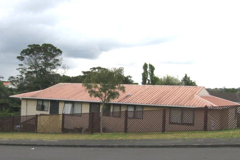 Photo of property in 11 Holmes Drive South, West Harbour, Auckland, 0618