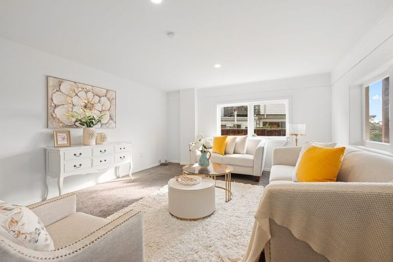 Photo of property in 17a Gulf Crest, Bucklands Beach, Auckland, 2012