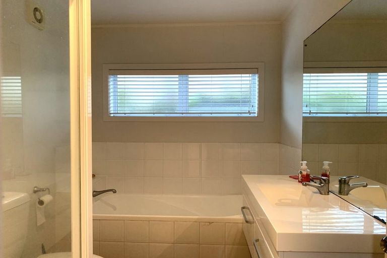 Photo of property in 123a Hobsonville Road, West Harbour, Auckland, 0618