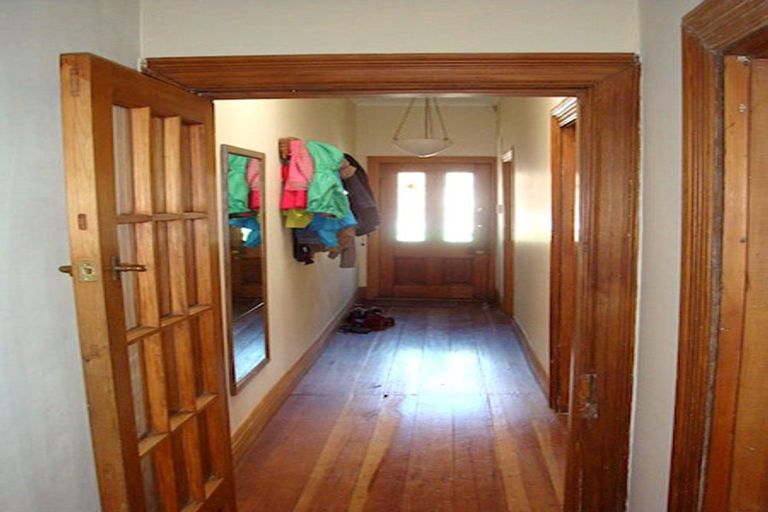 Photo of property in 44 Rolleston Street, Mount Cook, Wellington, 6021