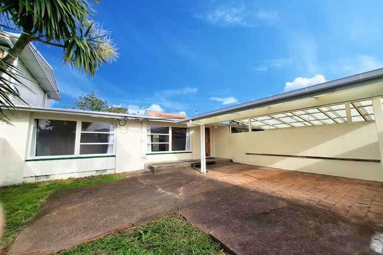 Photo of property in 2/2 Lansdowne Street, Bayswater, Auckland, 0622