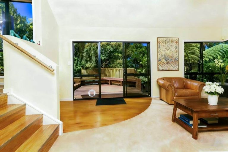 Photo of property in 1 Stitchbird Close, Murrays Bay, Auckland, 0630