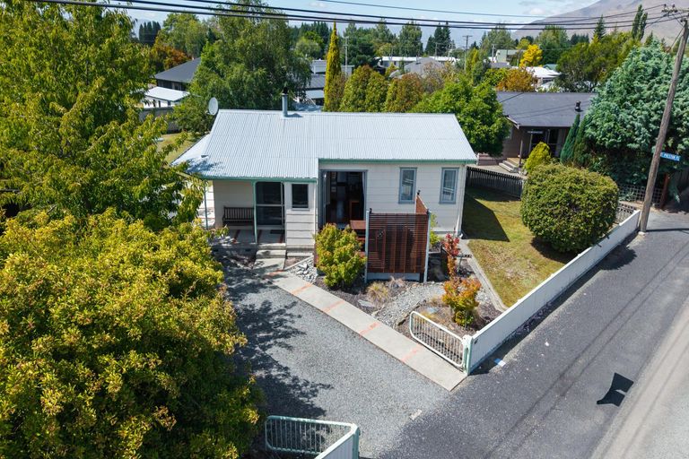 Photo of property in 25 Hallewell Road, Twizel, 7901