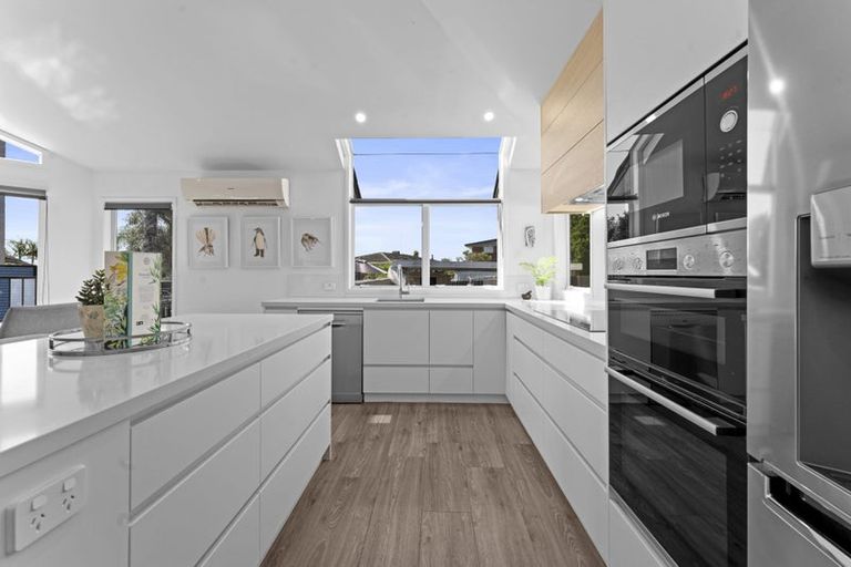 Photo of property in 9 The Anchorage, Sunnyhills, Auckland, 2010