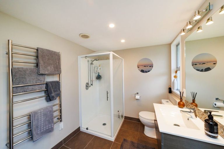 Photo of property in 15 Chilton Grove, Hokowhitu, Palmerston North, 4410