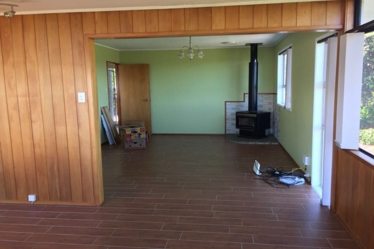 Photo of property in 3 Lavery Place, Sunnynook, Auckland, 0632