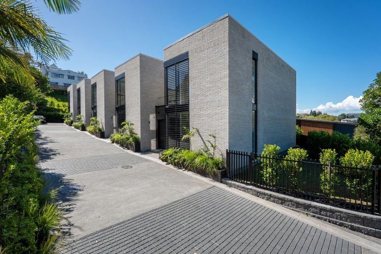 Photo of property in 21a Arahia Street, Northcote, Auckland, 0627