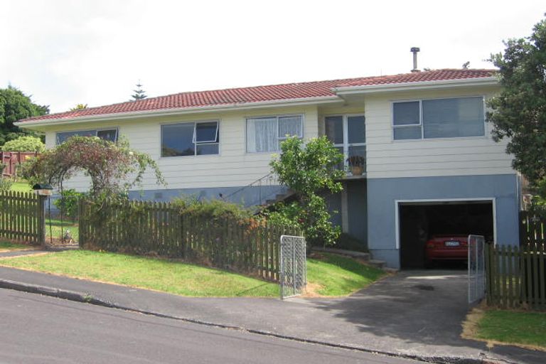 Photo of property in 2 Celeste Place, Totara Vale, Auckland, 0627