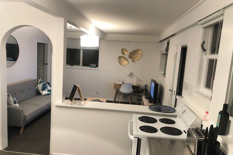 Photo of property in 70 Melbourne Road, Island Bay, Wellington, 6023