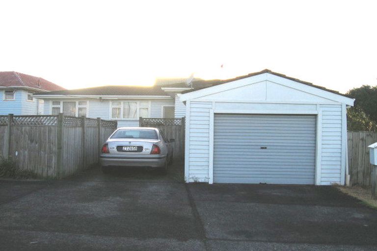 Photo of property in 1/267 Glenfield Road, Hillcrest, Auckland, 0627