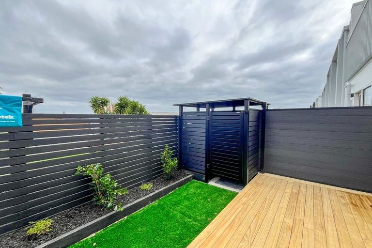 Photo of property in 13/9 Aeroview Drive, Beach Haven, Auckland, 0626