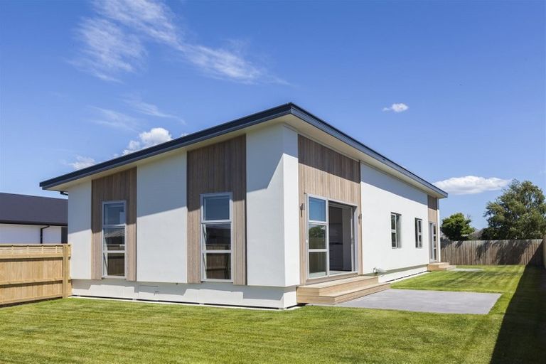 Photo of property in 5 Kingsbridge West, Burwood, Christchurch, 8083