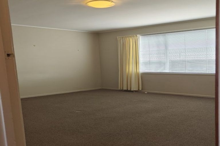 Photo of property in 2/3 Ian Place, Glendene, Auckland, 0602