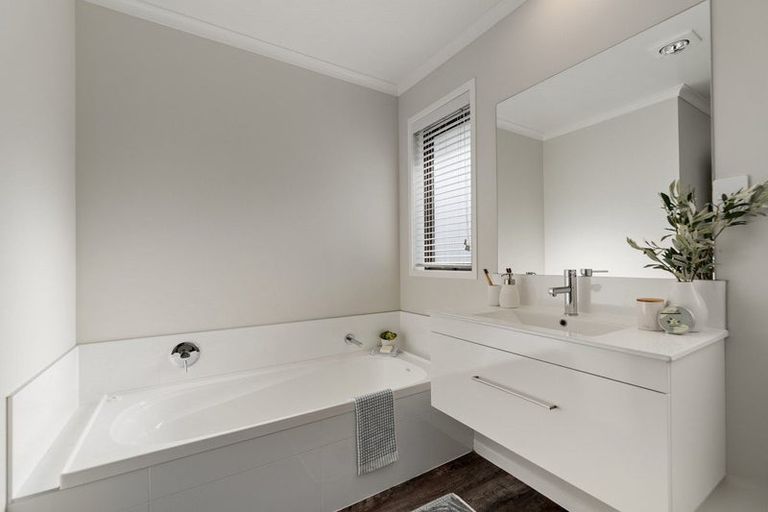 Photo of property in 5 Plate Lane, Papamoa, 3118