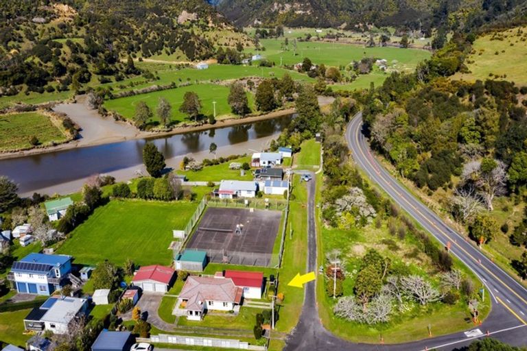 Photo of property in 17 Tongaporutu Road, Tongaporutu, Urenui, 4378