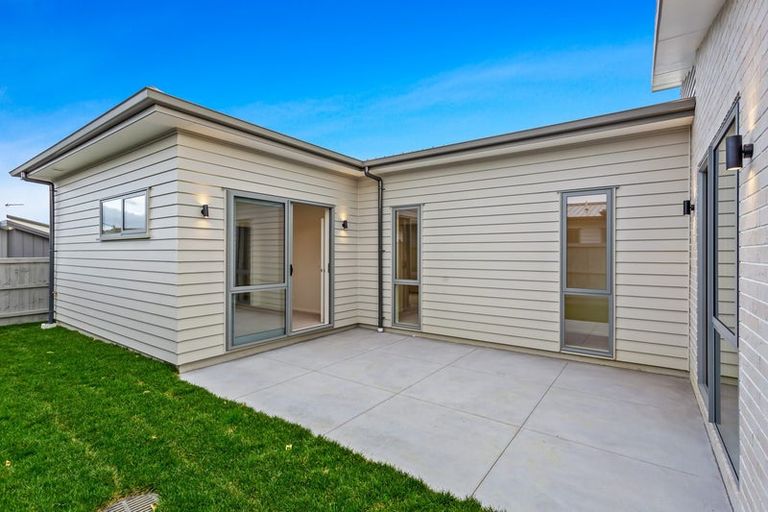 Photo of property in 30 Port Way, Rosehill, Papakura, 2113