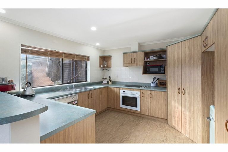 Photo of property in 2 Awaroa Stream Drive, Waiuku, 2123