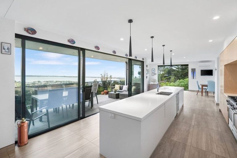 Photo of property in 8a Mandalay Lane, Redcliffs, Christchurch, 8081