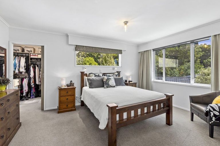 Photo of property in 15 Somerville Terrace, Tawa, Wellington, 5028