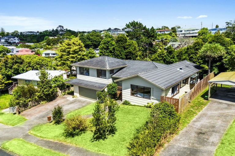 Photo of property in 14 Deverell Place, Northcross, Auckland, 0632