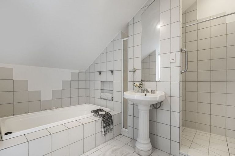 Photo of property in 2 Moata Place, Devonport, Auckland, 0624