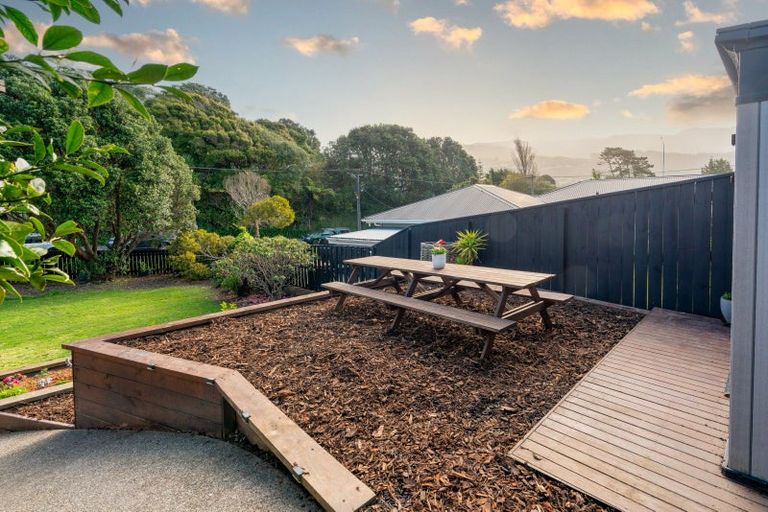 Photo of property in 24 Mahoe Street, Tawa, Wellington, 5028