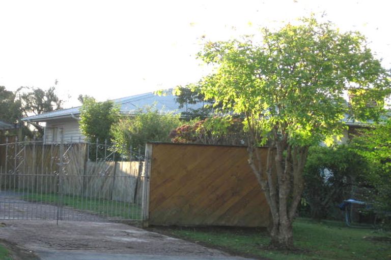 Photo of property in 22 Hepburn Road, Glendene, Auckland, 0602