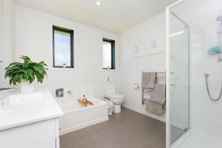 Photo of property in 346 Horokiwi Road, Horokiwi, Wellington, 5016