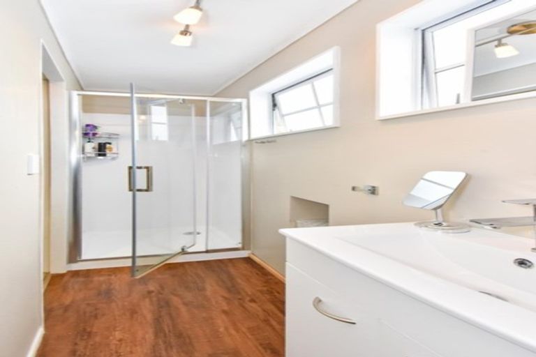Photo of property in 1 Tington Avenue, Wattle Downs, Auckland, 2103