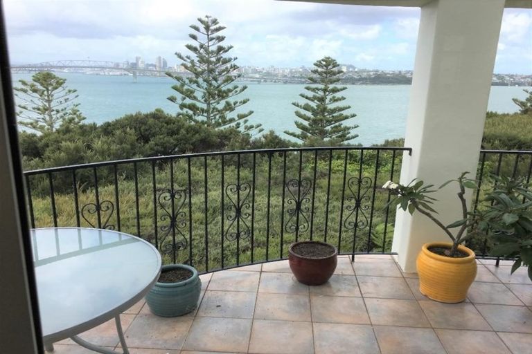 Photo of property in 1a Tizard Road, Birkenhead, Auckland, 0626