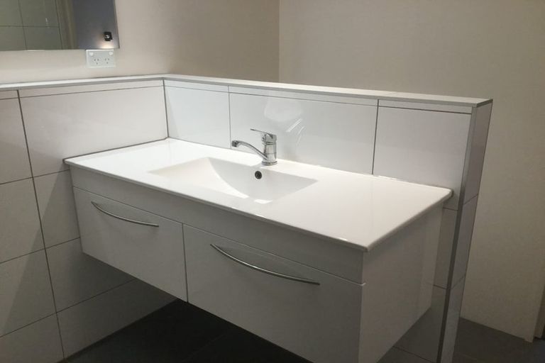 Photo of property in 20a Garadice Road, Rothesay Bay, Auckland, 0630