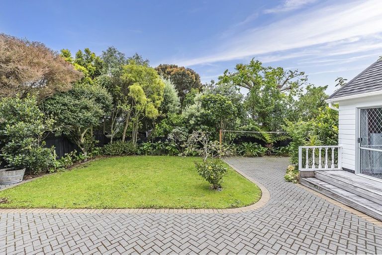 Photo of property in 9 Burnham Street, Seatoun, Wellington, 6022