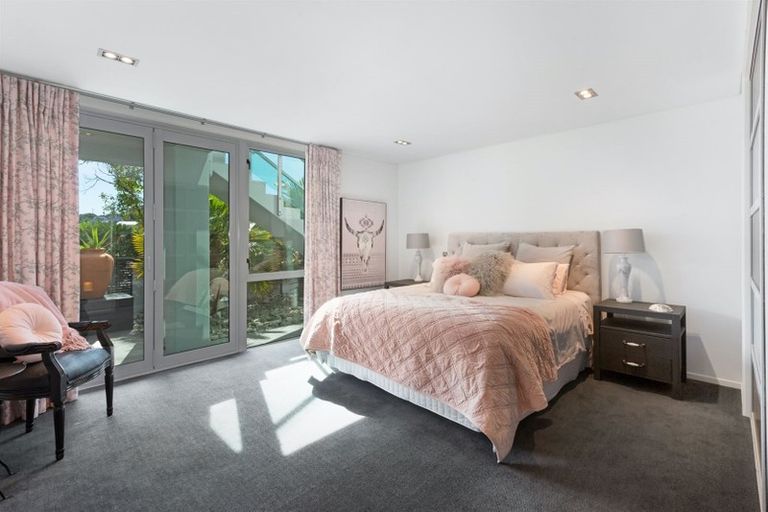 Photo of property in 32 Roys Road, Plimmerton, Porirua, 5026