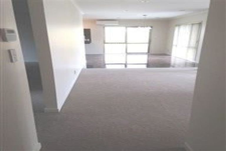 Photo of property in 116a Royal Road, Massey, Auckland, 0614