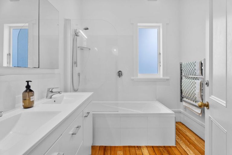 Photo of property in 1/2 Tennyson Street, Northcote Point, Auckland, 0627